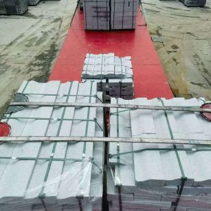 十堰 芝麻白仿形加直形路沿石出货日常