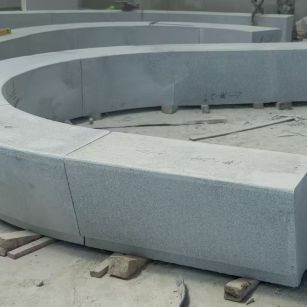 十堰 芝麻白花岗岩光面弧形坐凳