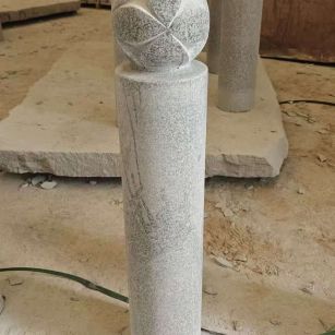 十堰 芝麻白花岗岩石材挡车石柱、停车柱、圆柱挡车柱、方柱挡车柱等