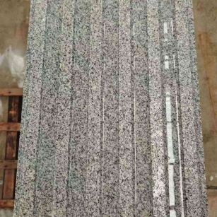 十堰 芝麻白花岗岩荔枝面雕刻盲道，盲条