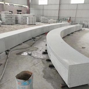 十堰芝麻白花岗岩石板材 园林光面弧形坐凳