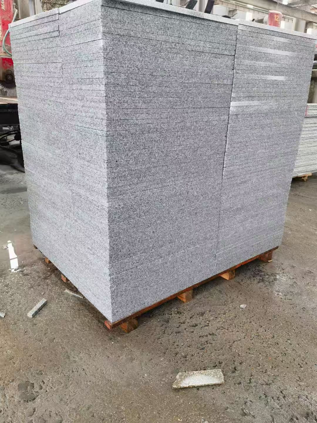 十堰 芝麻白火烧面1.8厚300*600地铺石，尺寸标准，厚薄均匀