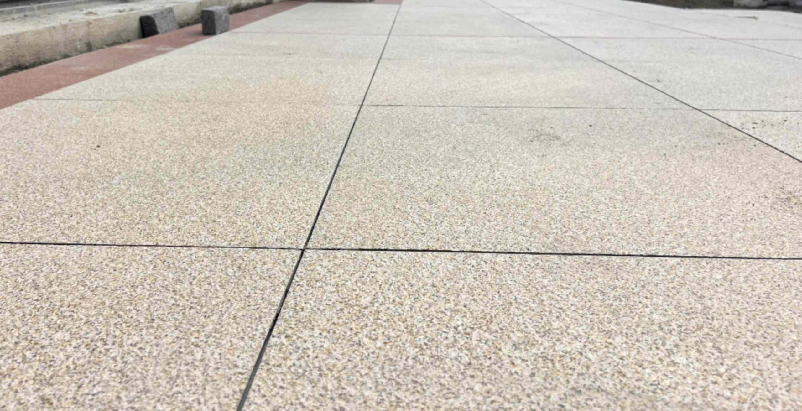 十堰 黄金麻花岗岩石板材荔枝面地面铺装效果