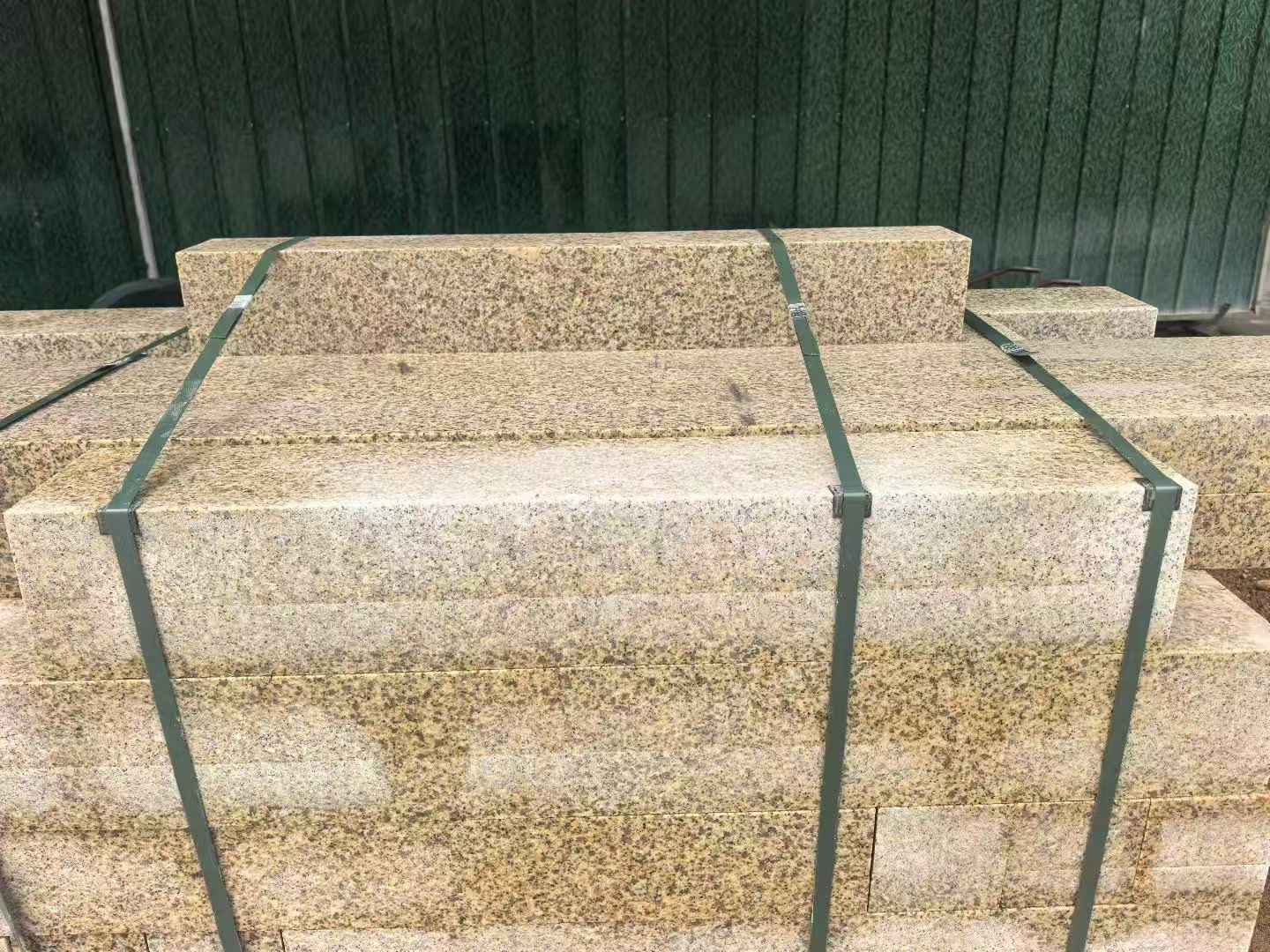 十堰 黄金麻花岗岩石材机切面栏杆料半成品