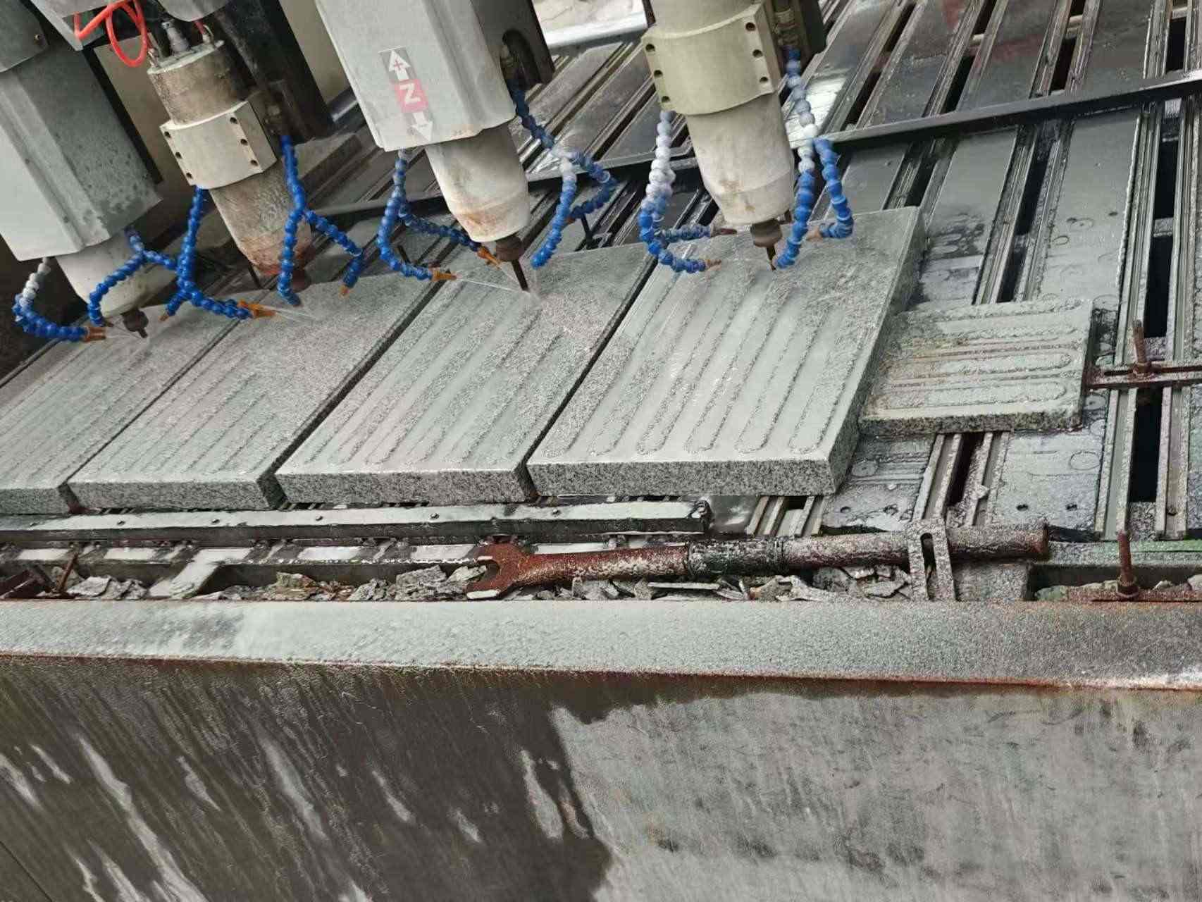 十堰 芝麻白花岗岩荔枝面盲道雕刻