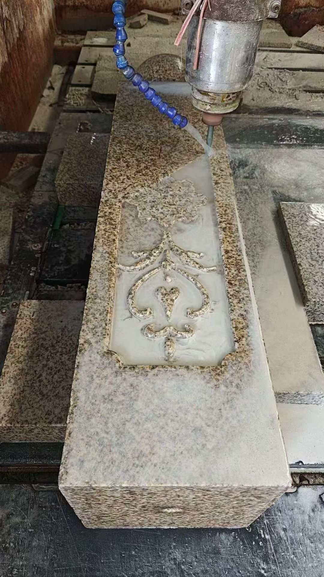 十堰 黄金麻花岗岩异形加工雕刻栏杆大柱