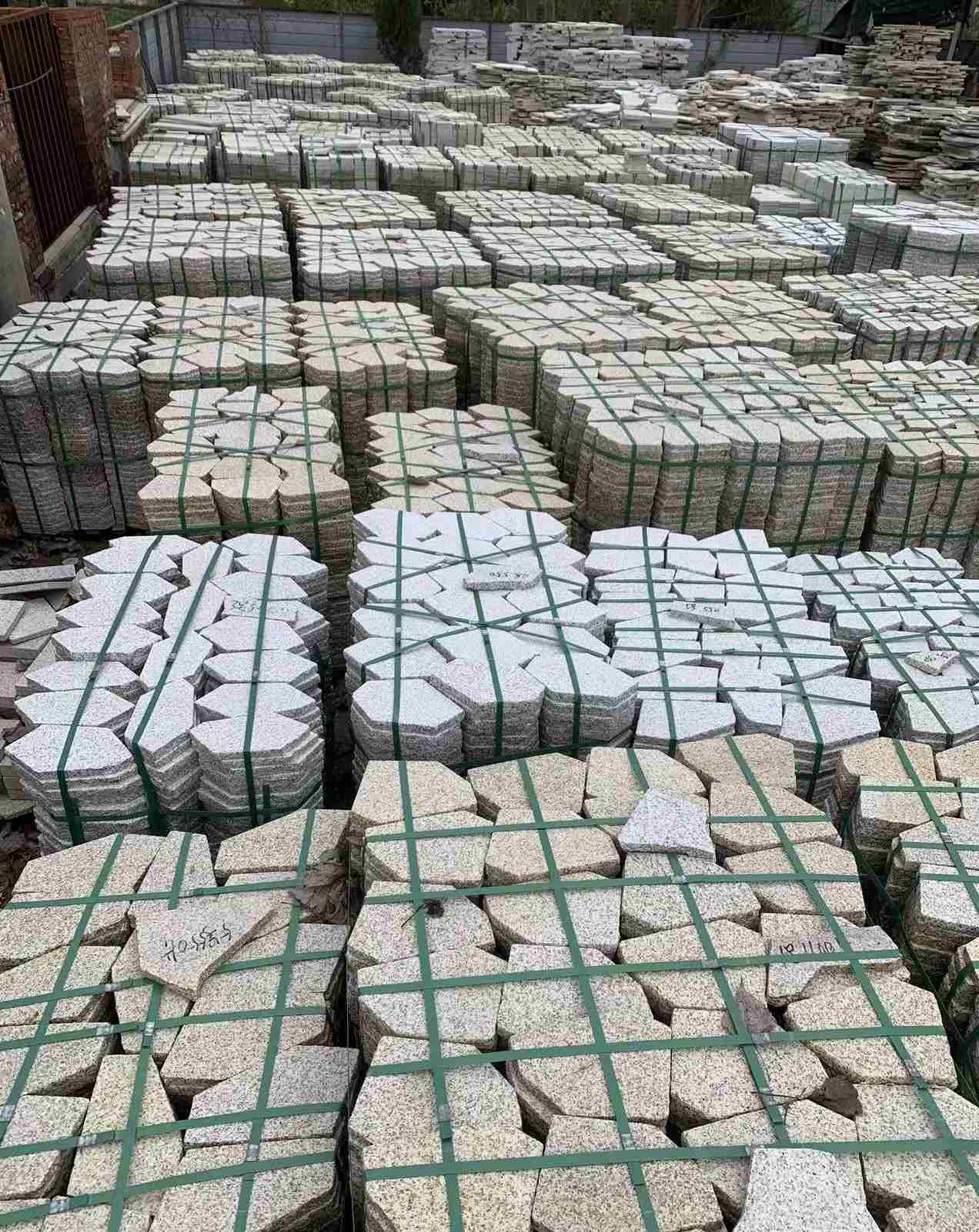 十堰 黄金麻白麻花岗岩荔枝面地铺石(冰裂纹)