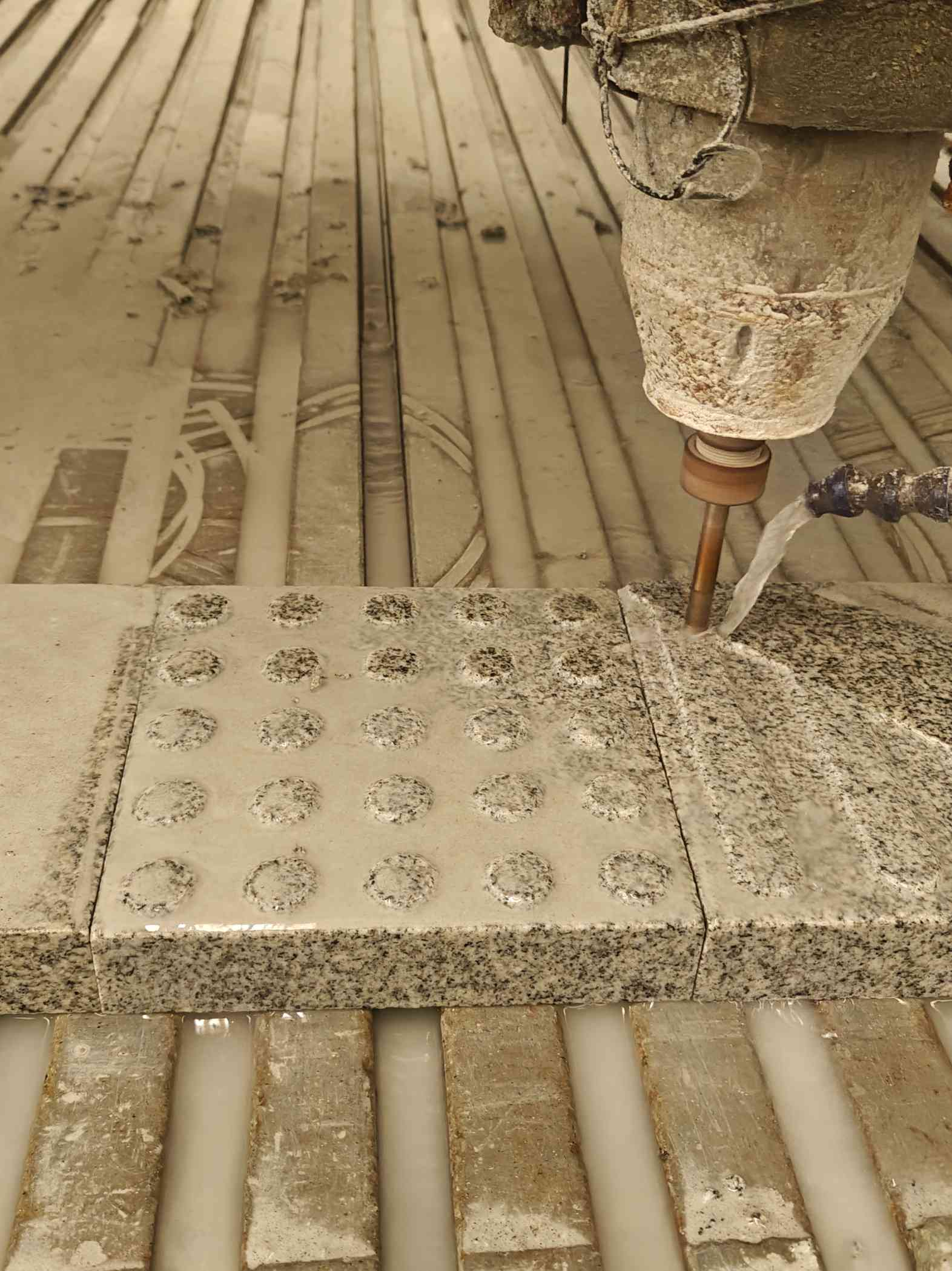 十堰 芝麻白花岗岩石材盲人石、盲道石、盲点石