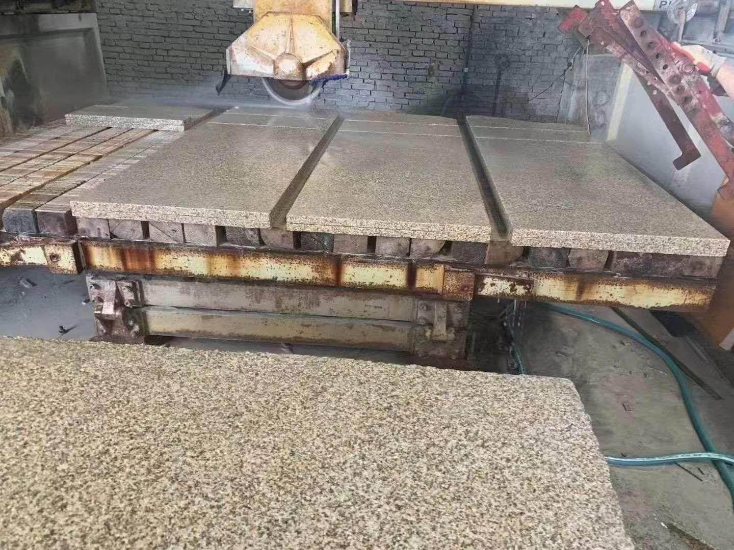 十堰 黄金麻荔枝面成品板加工