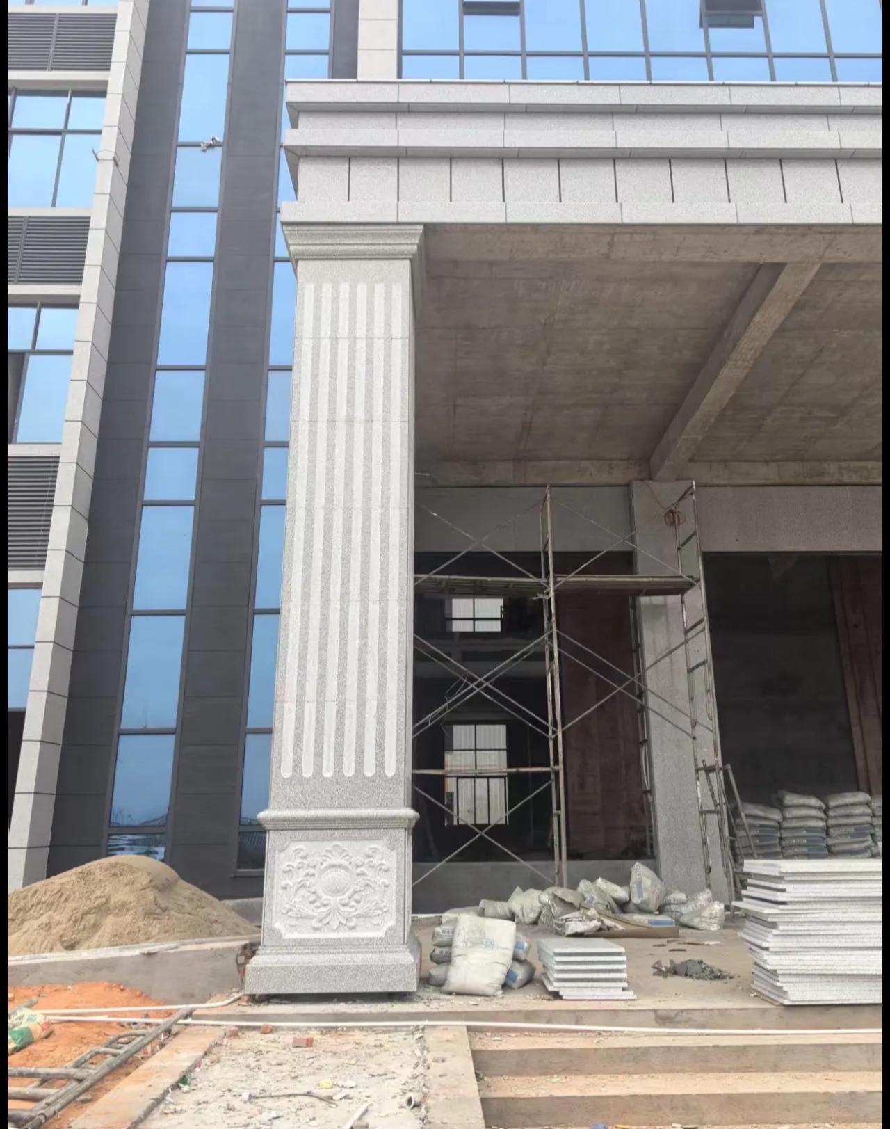 十堰 芝麻白光面花岗岩门楼大柱（罗马柱）配雕花底座