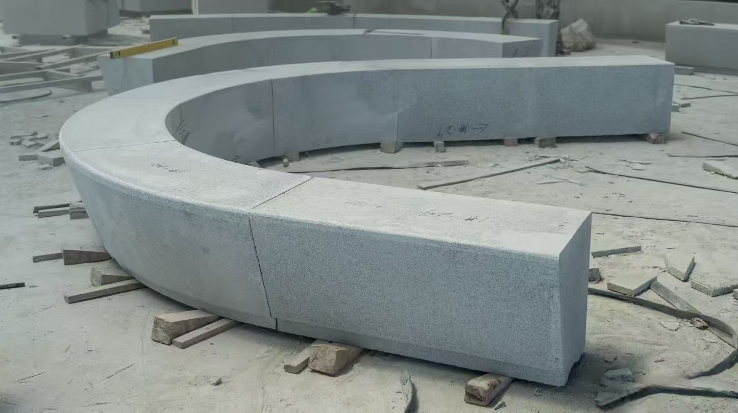 十堰 芝麻白花岗岩光面弧形坐凳