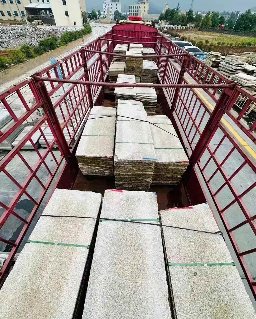 十堰 黄金麻花岗岩荔枝面，光面毛板装车完成