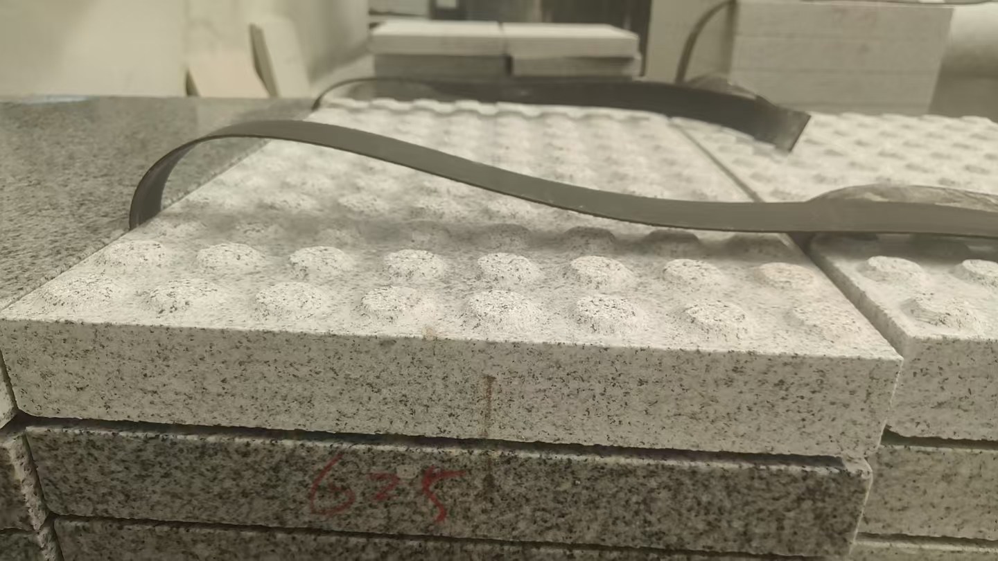 十堰 芝麻白花岗岩6.0公分荔枝面五轴加工雕刻盲点