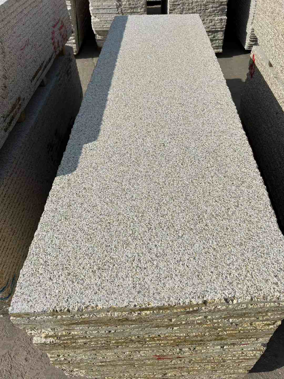 十堰 黄金麻花岗岩荔枝面毛板，半成品