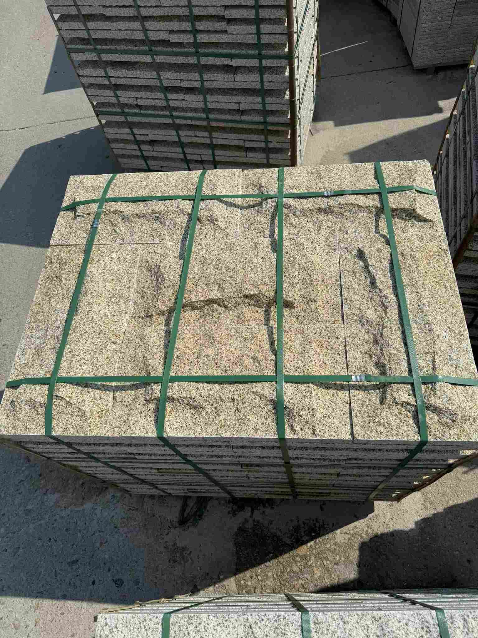 十堰 黄金麻花岗岩石材自然面蘑菇石成品