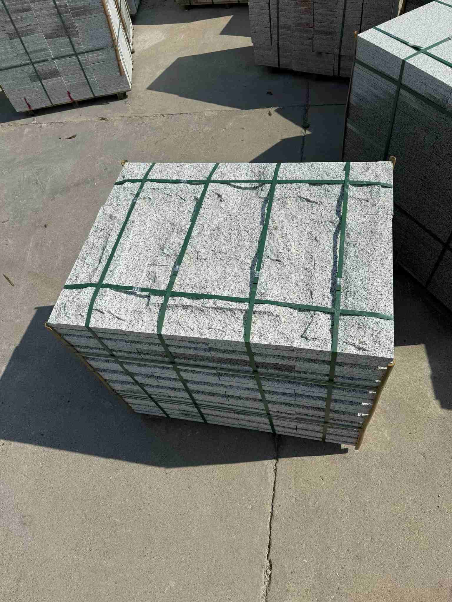 十堰 白麻花岗岩石材自然面蘑菇石成品