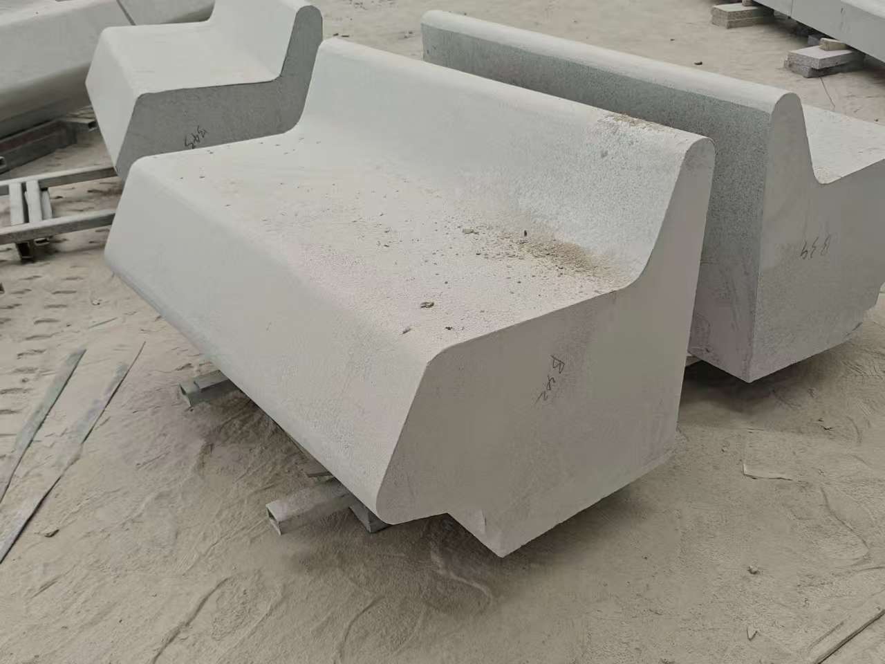 十堰 芝麻白花岗岩异形坐凳，石凳