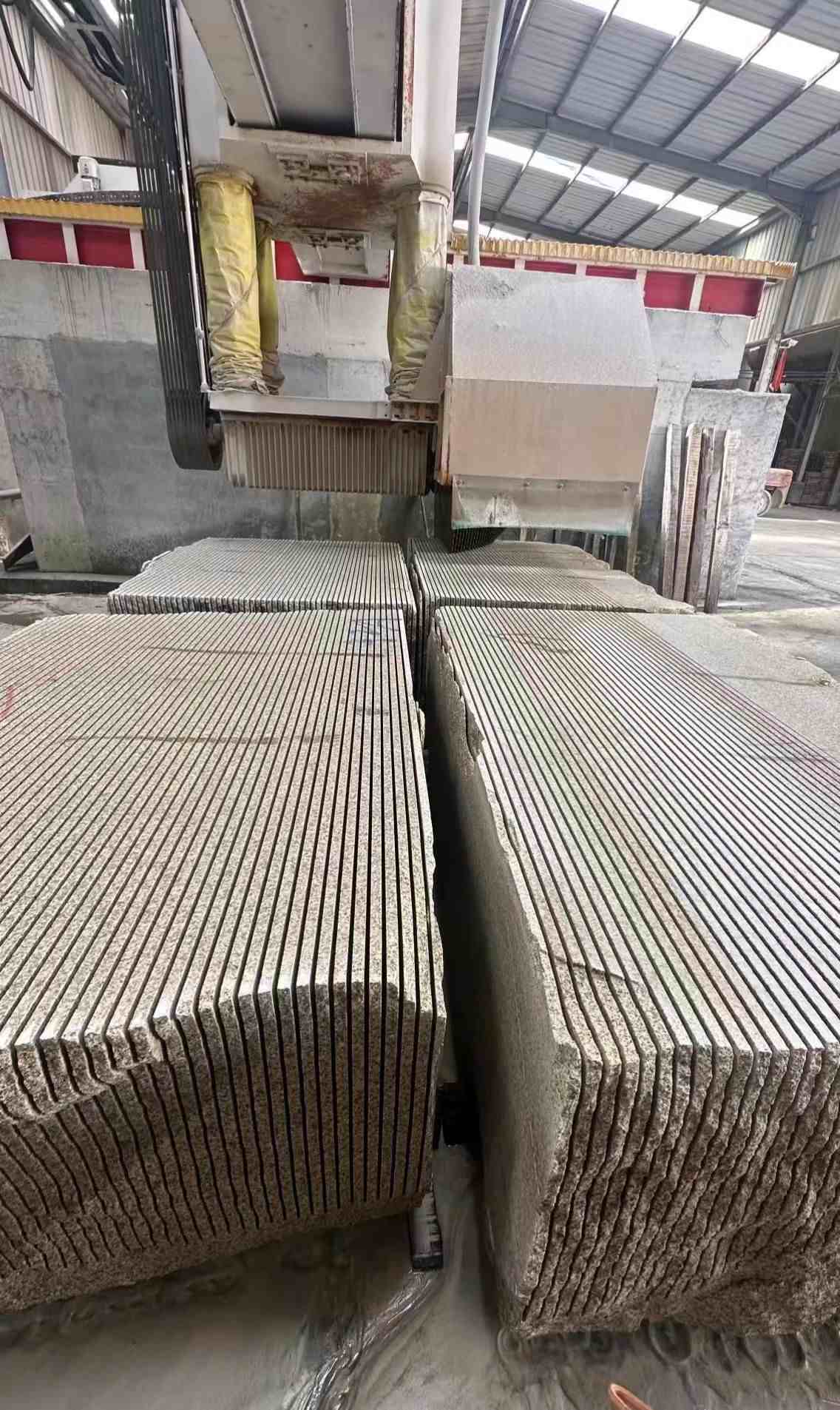 十堰 车间生产日常，黄金麻白麻花岗岩