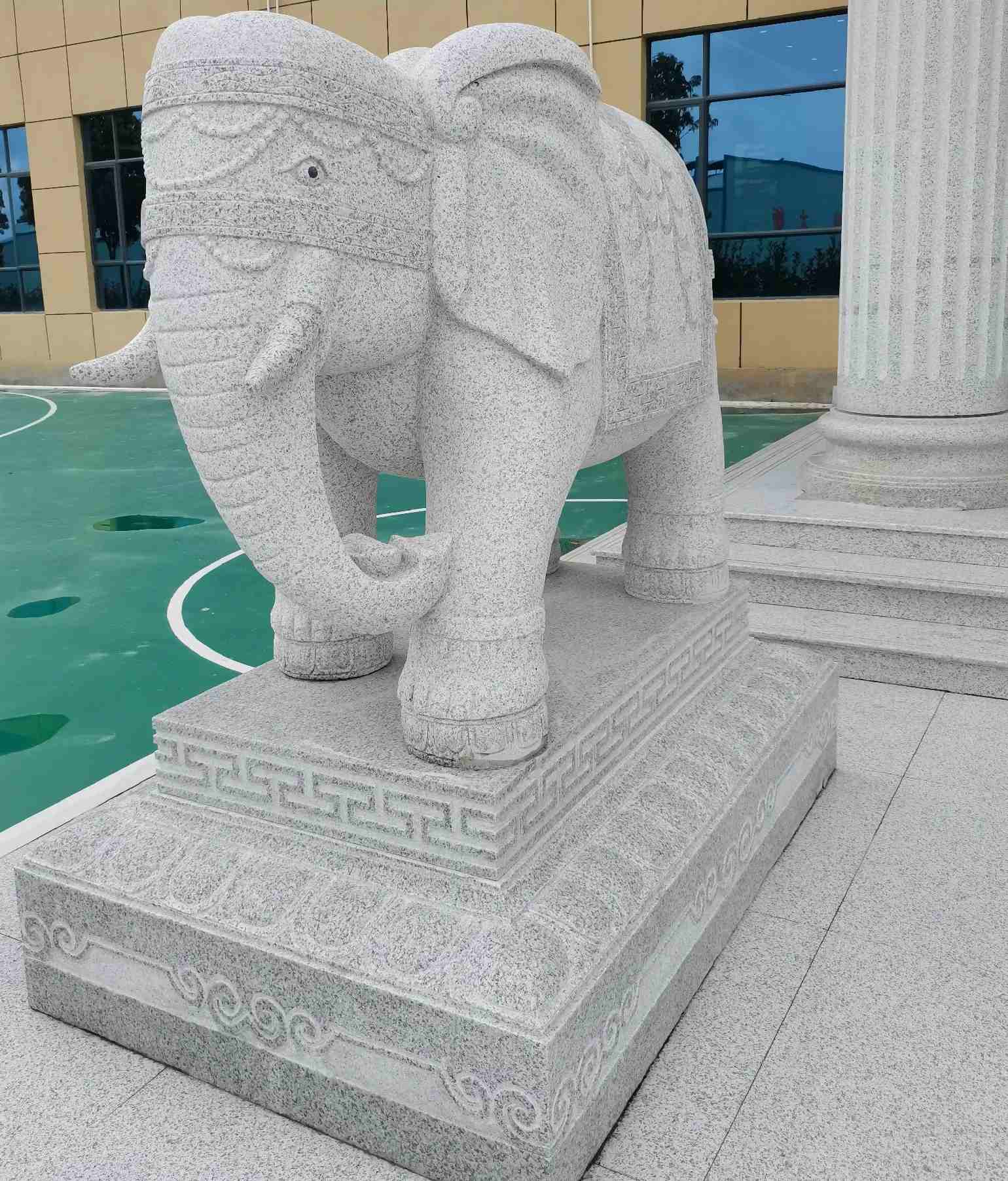 十堰 白麻花岗岩动物异形石雕-大象
