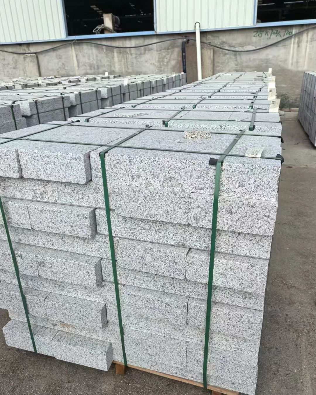 十堰 白麻花岗岩路沿石，弧形路沿石，道牙石，马路牙子，界石，路缘石，平沿石，直岩石，平缘石等