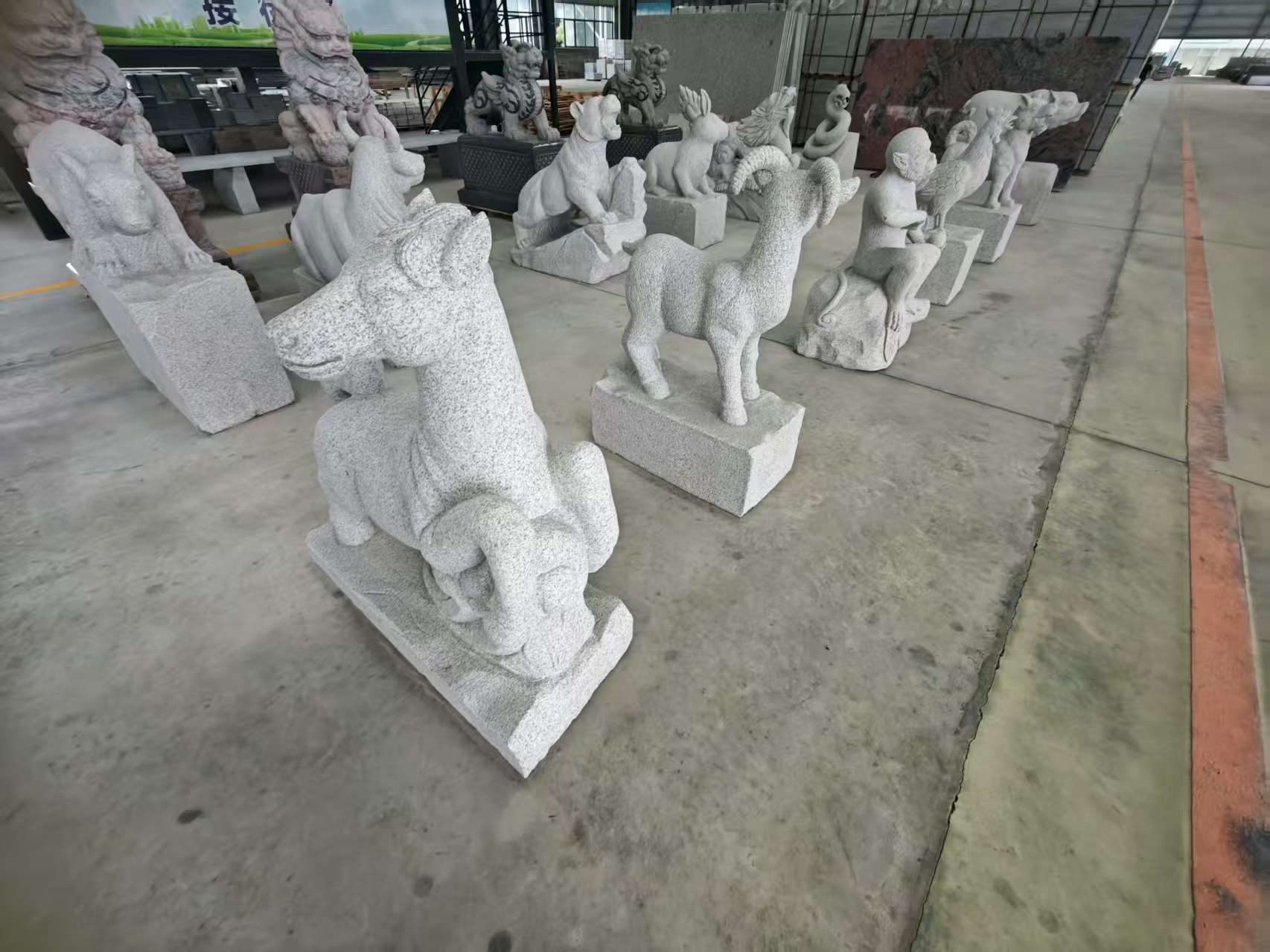 十堰 芝麻白花岗岩造型立体雕刻——十二生肖